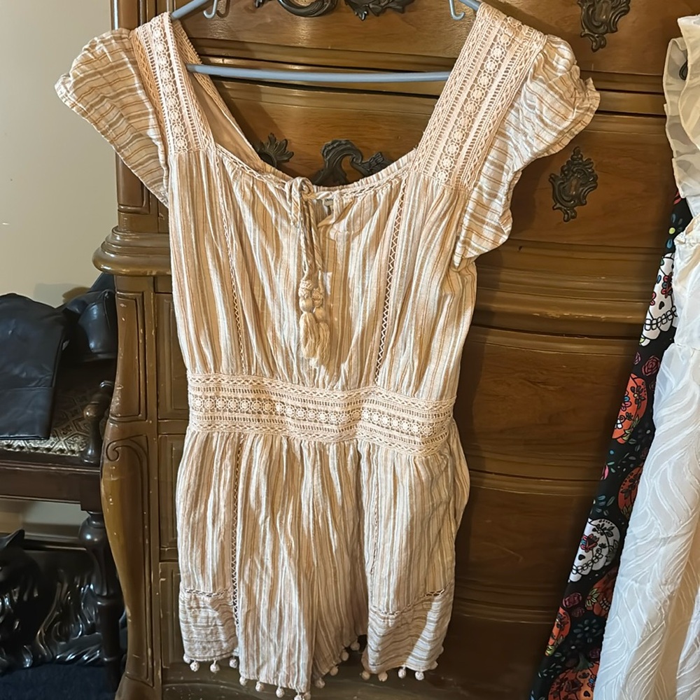 American eagle cream romper small cute on! With pockets